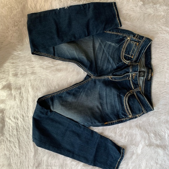 Cello Dark wash with beautiful embellishments on the back pockets. - Picture 4 of 5